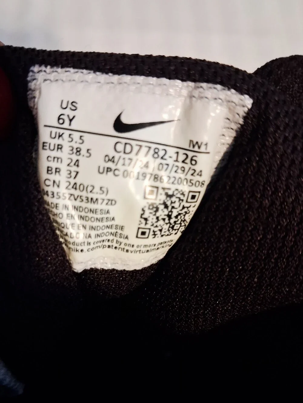 Boys Nike Mid Top Sneakers Size 6Y